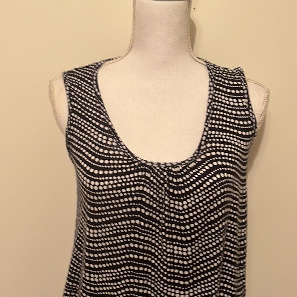 𝅺CHA Cha Vente Navy and Cream Sleeveless Blouse with Lace Trim.  Size Medium - Picture 2 of 9